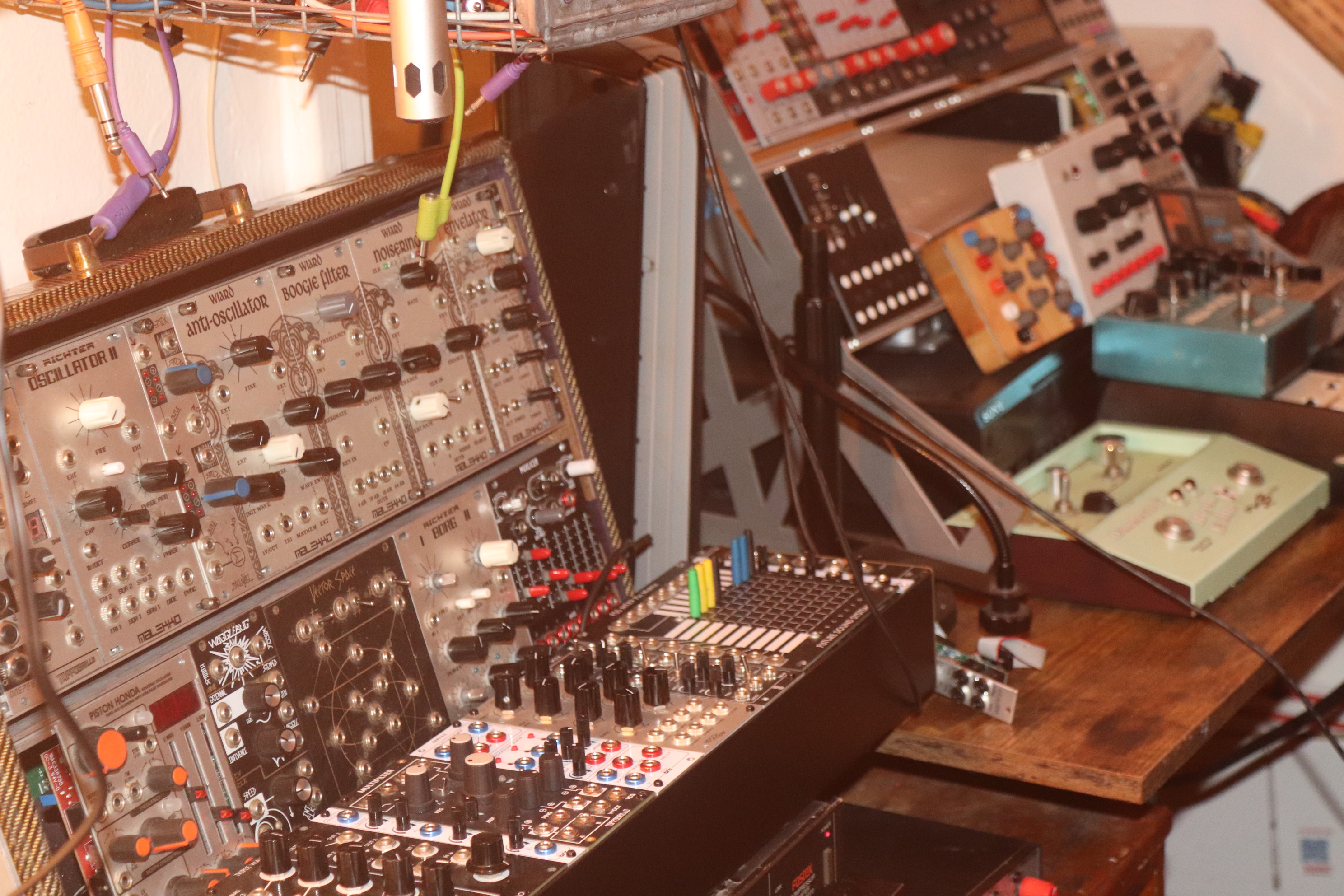 OestudioLeft-ModularsandRackunits