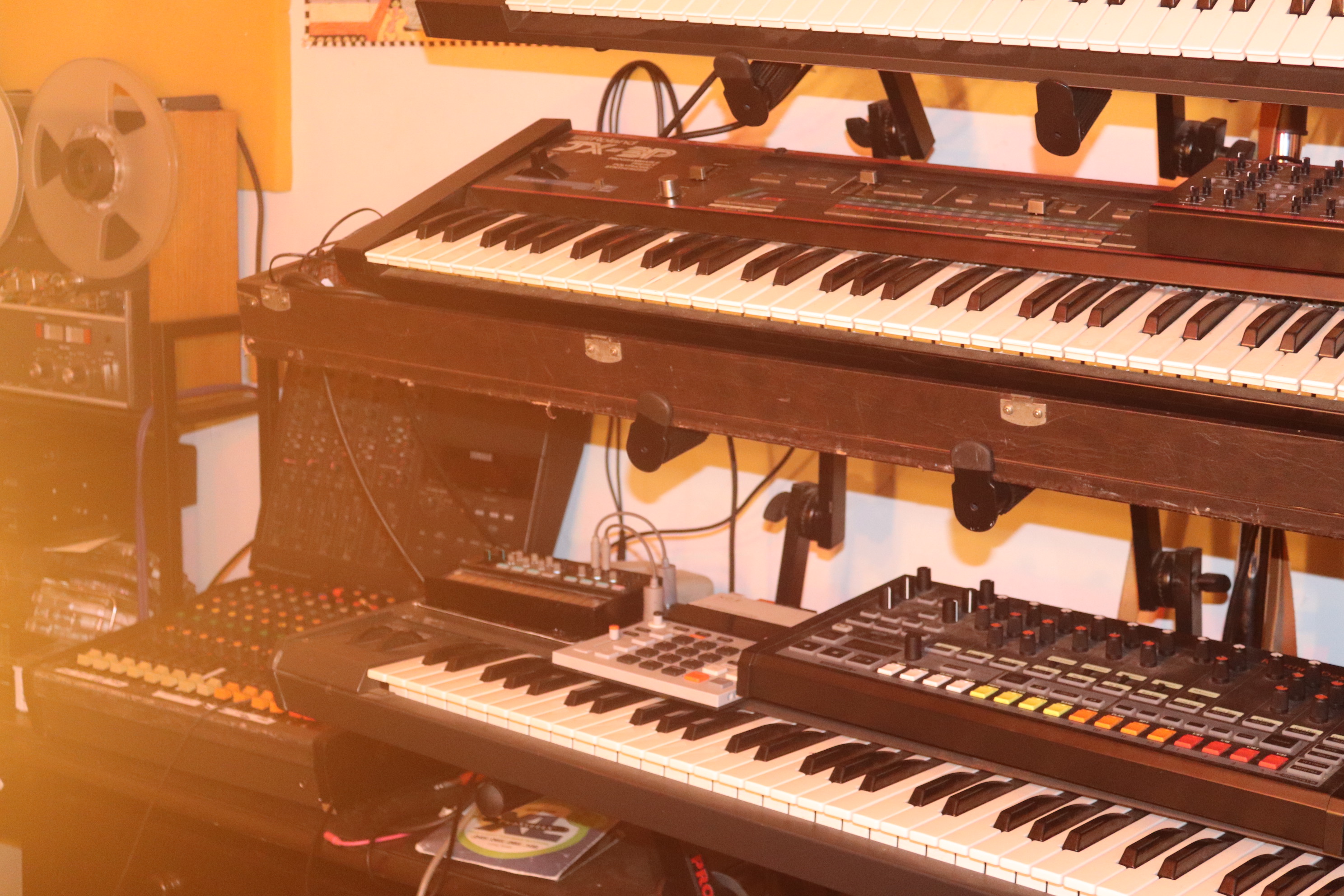 3stackkeyboardsynthrightsideOEstudio
